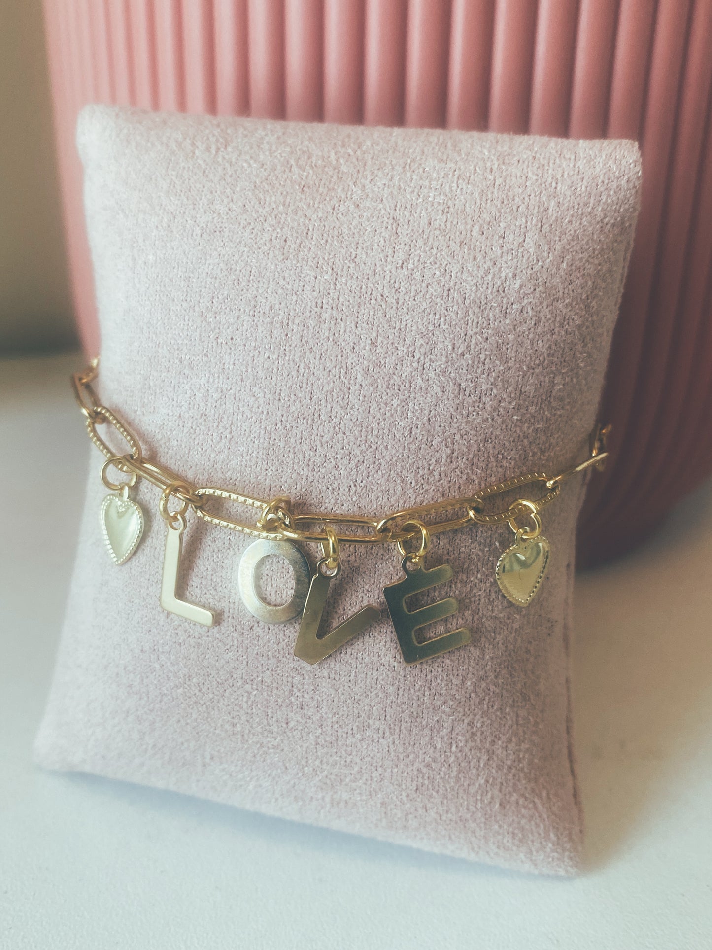 Bracelet â© LOVA