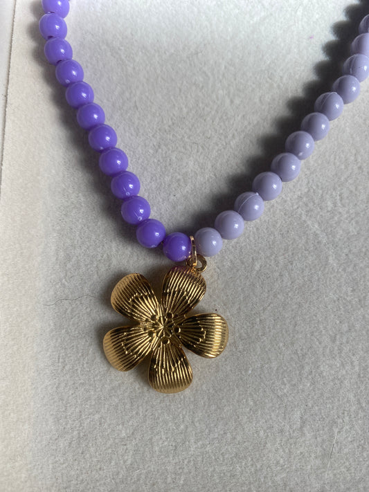 Collier || MONA