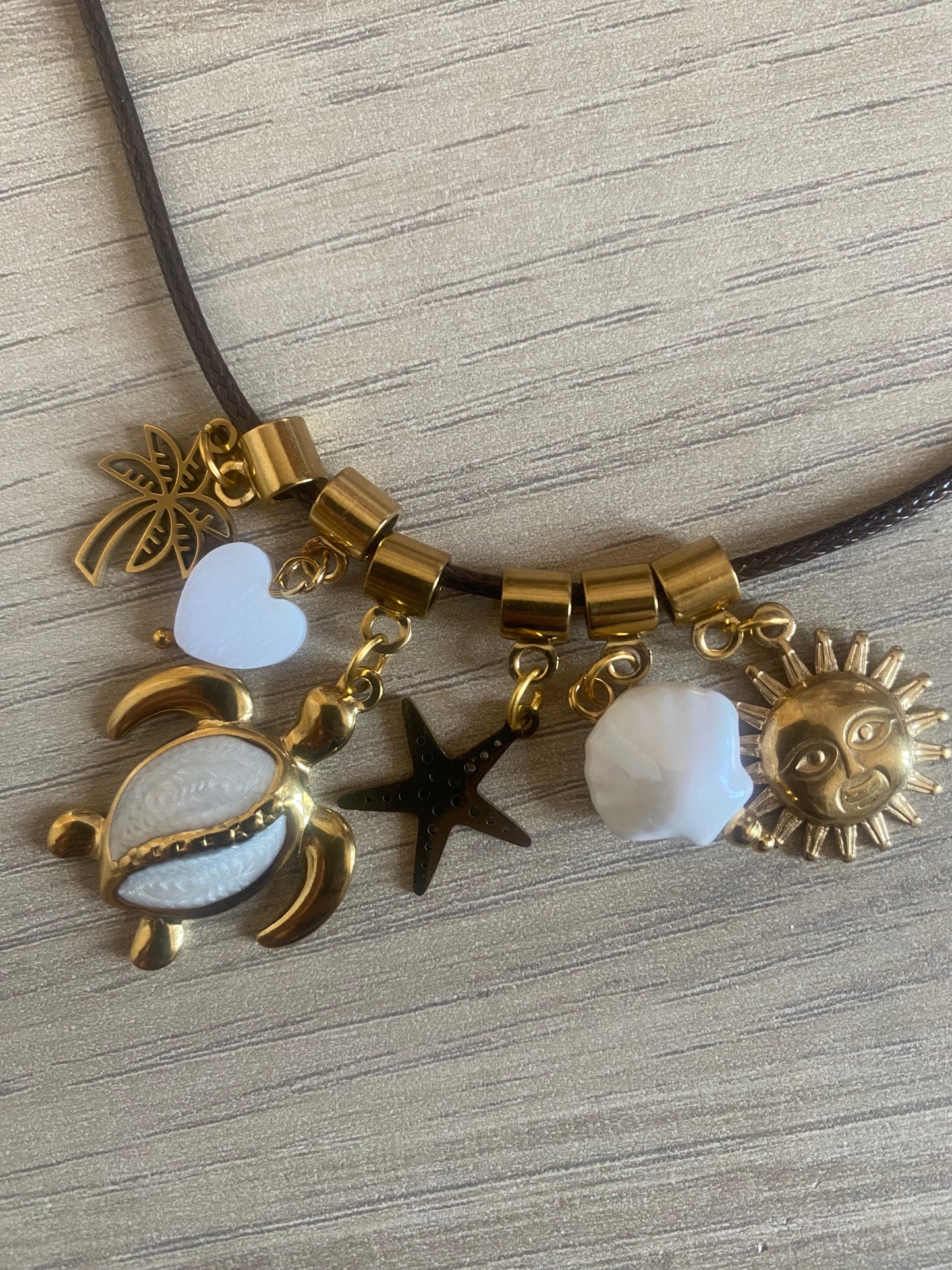 Collier ⟩ JUNE