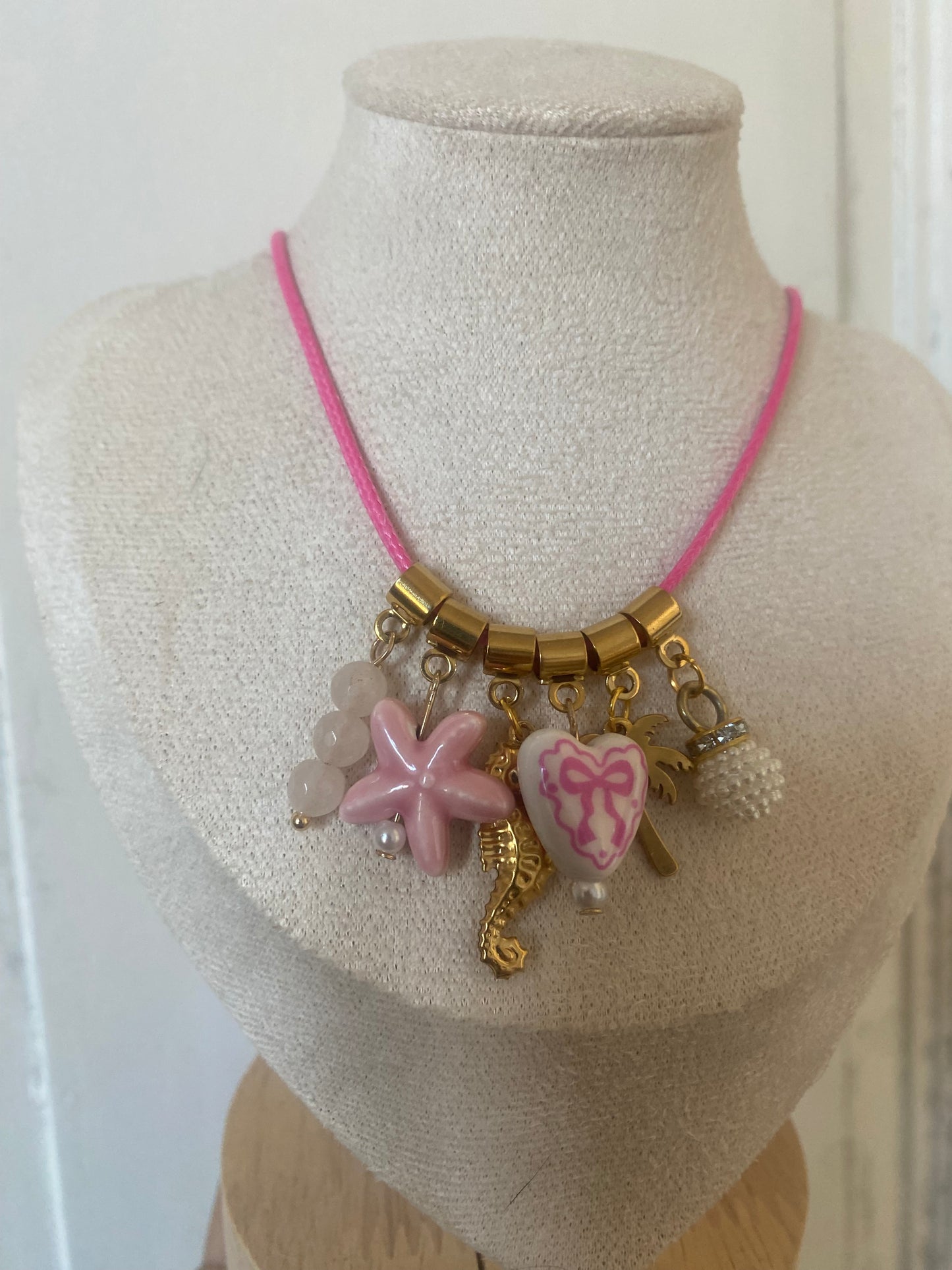 Collier ⟩ JUNE