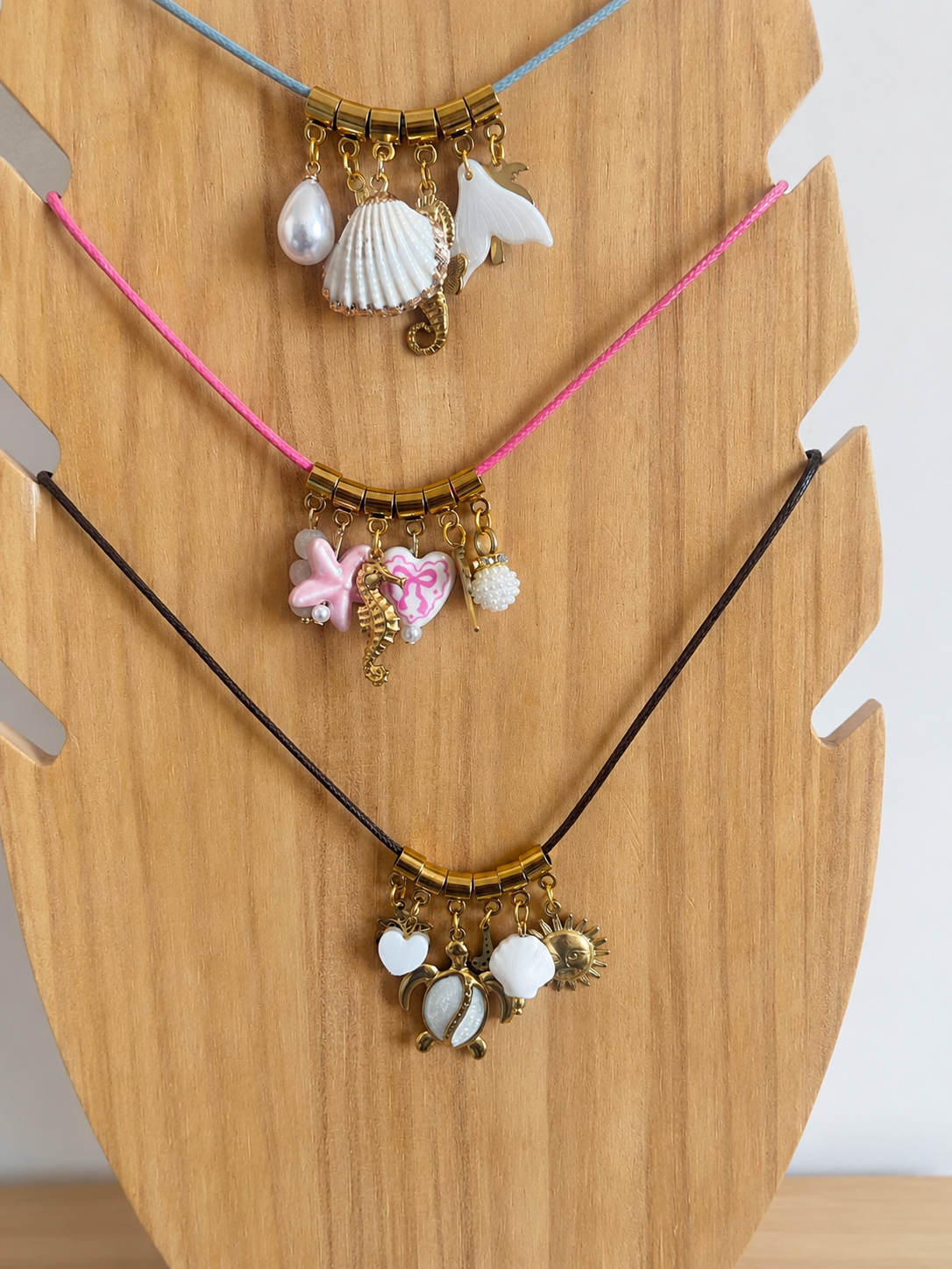 Collier ⟩ JUNE